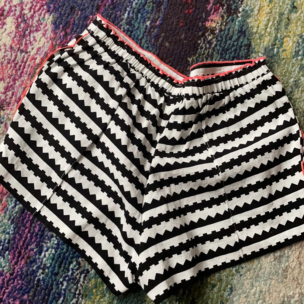 Patterned Shorts - Picture 2 of 3